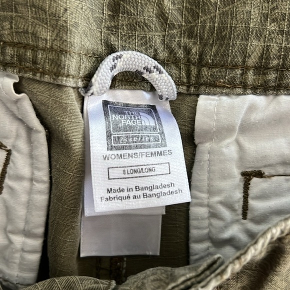 The North Face Women’s Pattern Cargo Shorts Size 8L - Picture 4 of 5